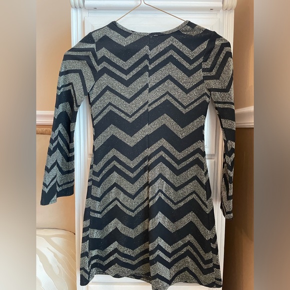 Amy Byer Black and Gold Chevron Shift Dress - Picture 4 of 4